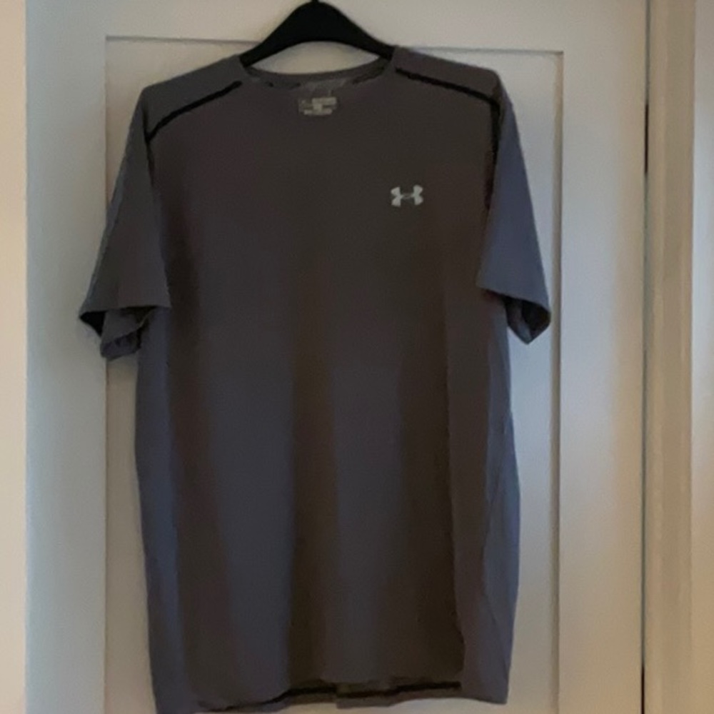 Under armour heat gear run collection 2x grey shirt.